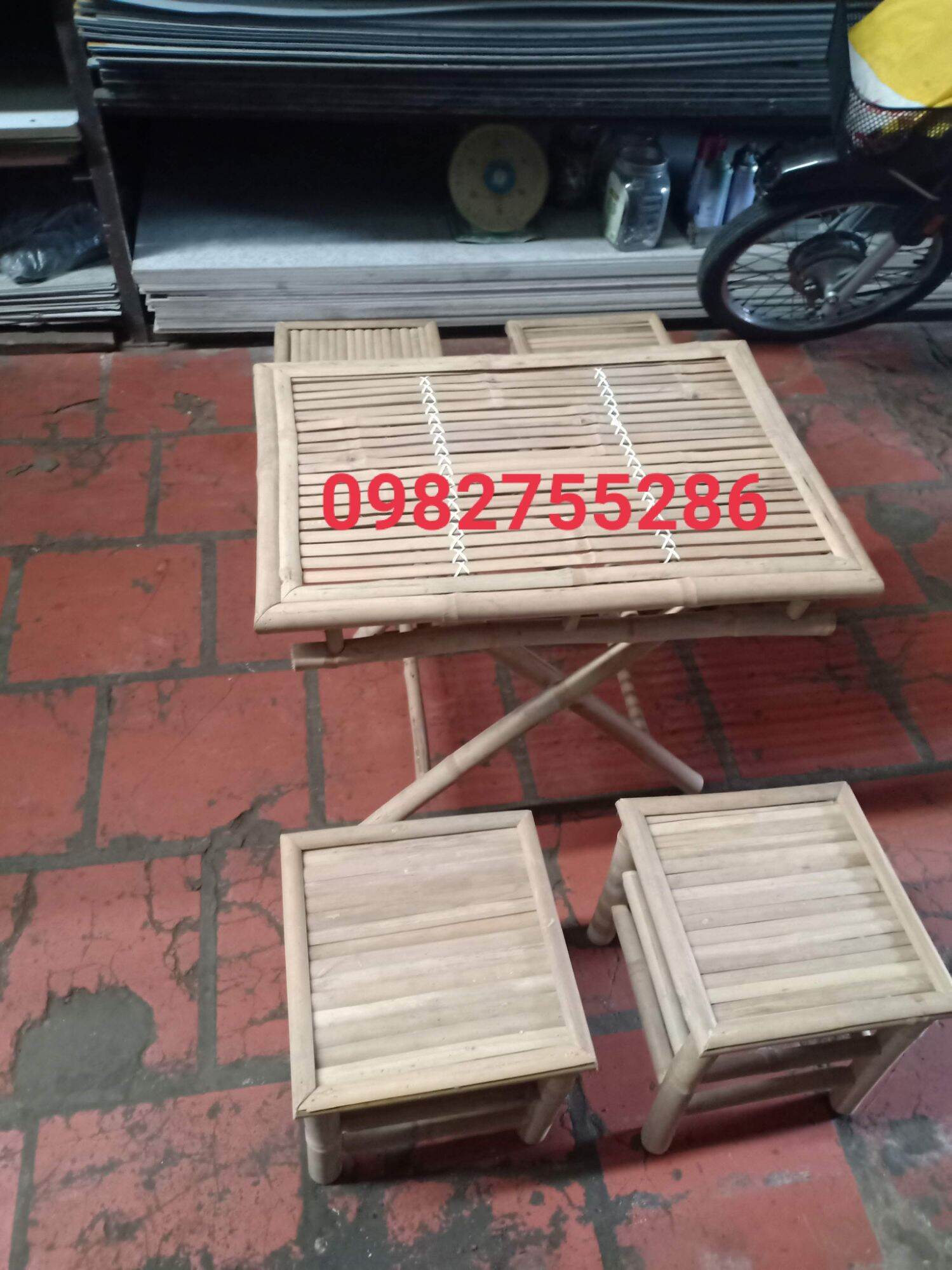 bàn tre + 4 ghế tre [bàn xếp 70 + đôn]