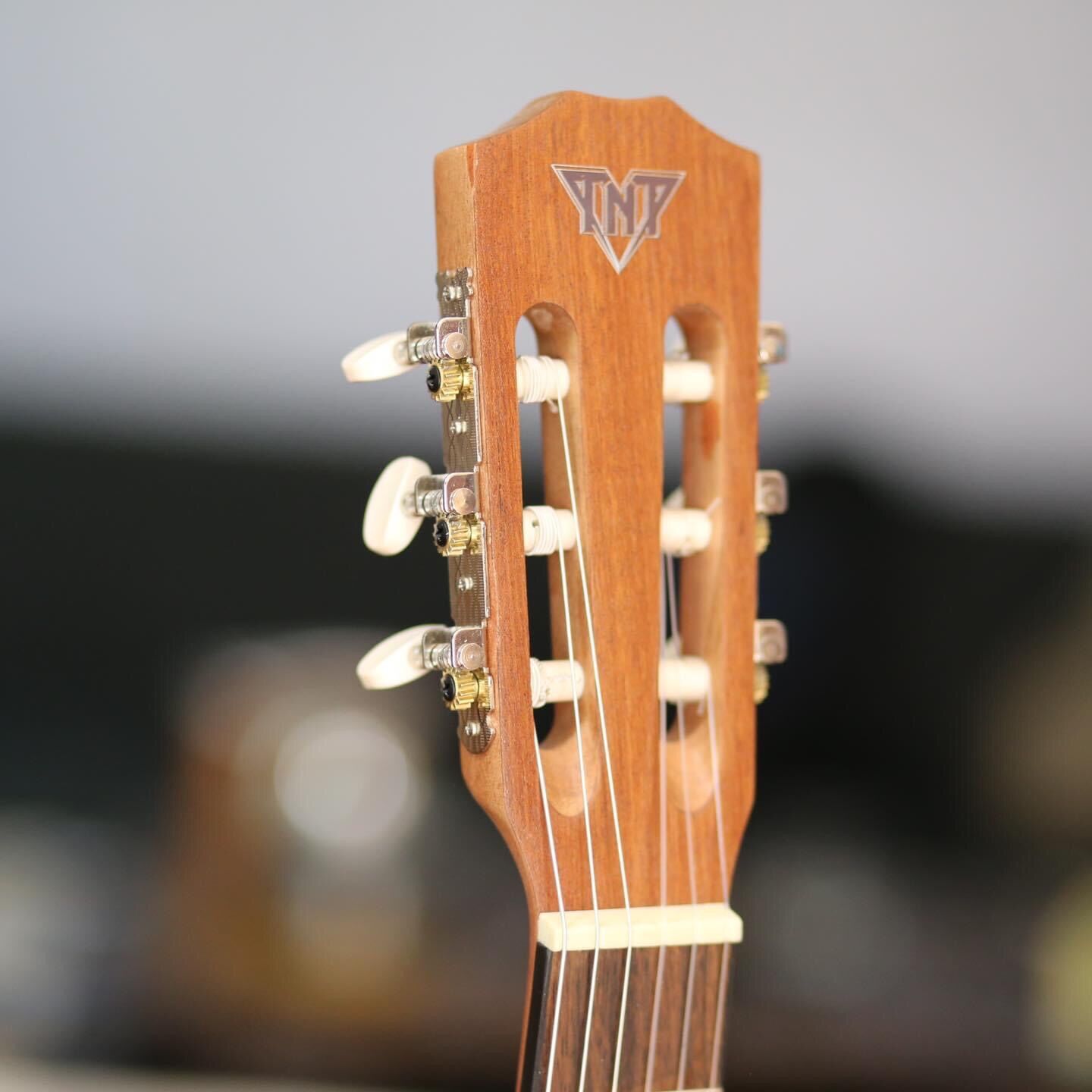 Đàn guitar Classic pull gỗ mahogany