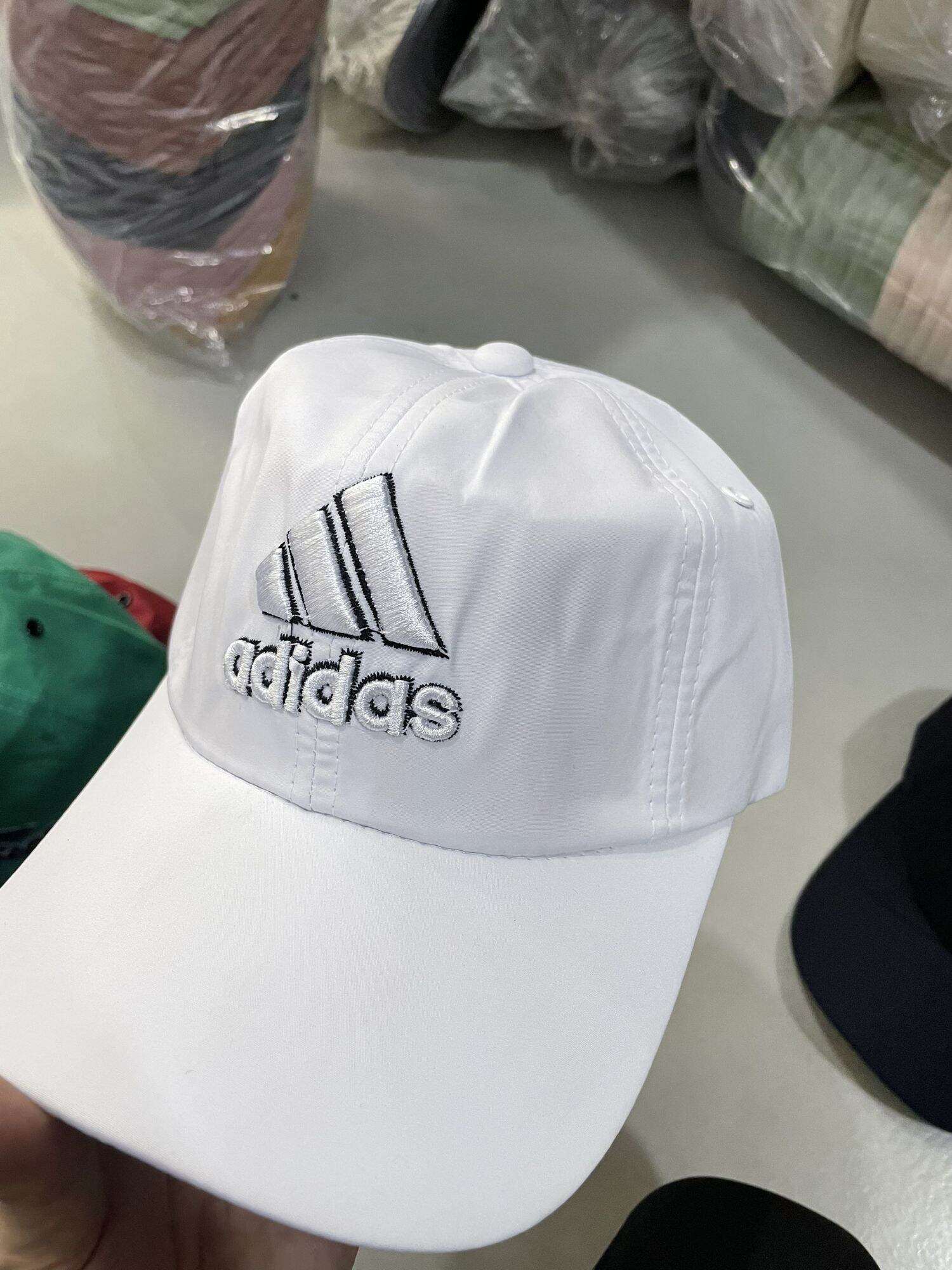 Nón/Mũ lưỡi trai chất liệu Dù thêu Adidas