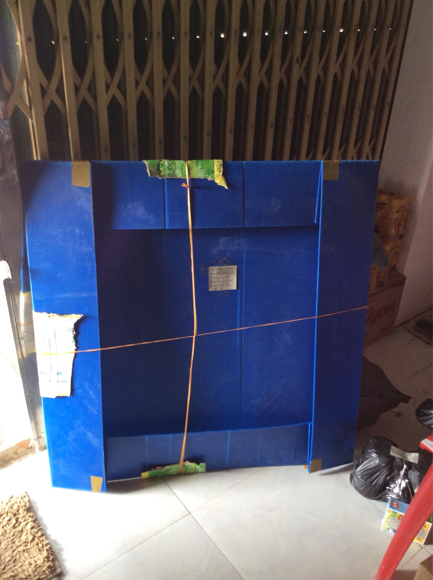 Khay nhựa 80v+bịt mỏ gà chọi gà nòi gà tre gà đá