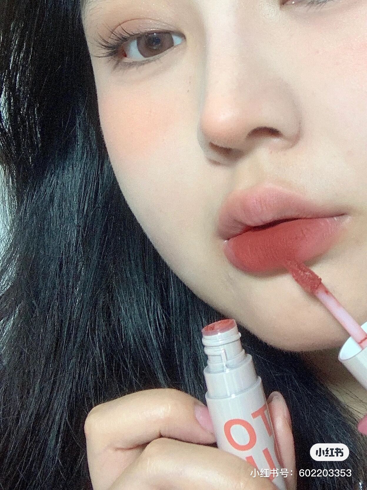 Son Môi into YOU Cloud Feel Airy Lip Glaze W1 Watermelon Mist C5 Son Môi Đa Năng Son Má Hồng Son Bón