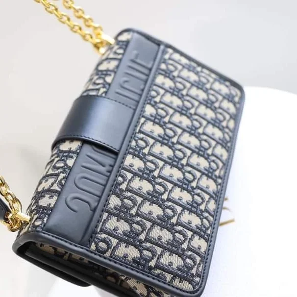 DIOR MONTAIGNE SPSL
size 24cm