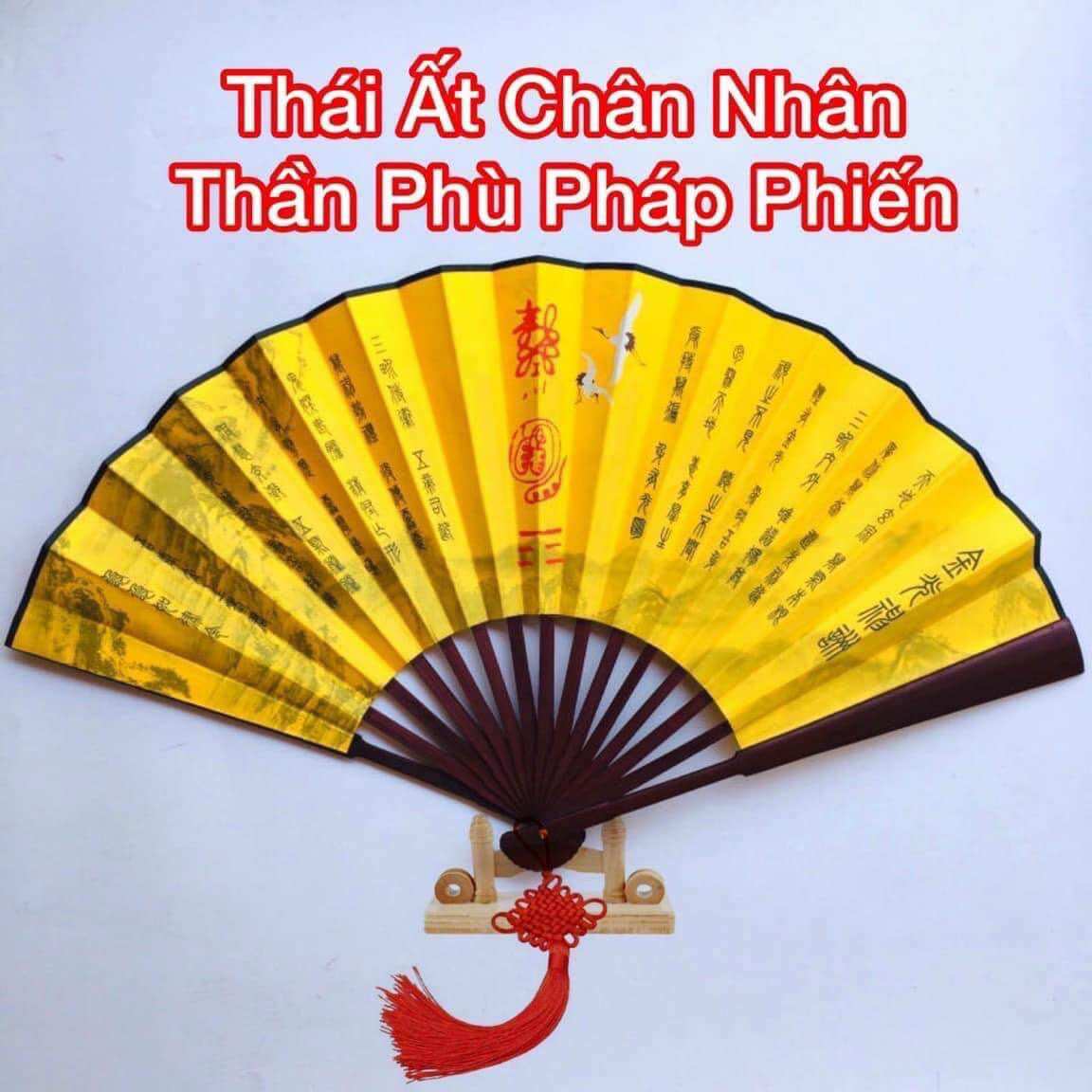 Quạt lụa Thái Ất Chân Nhân lụa phiến tặng kèm kệ gỗ