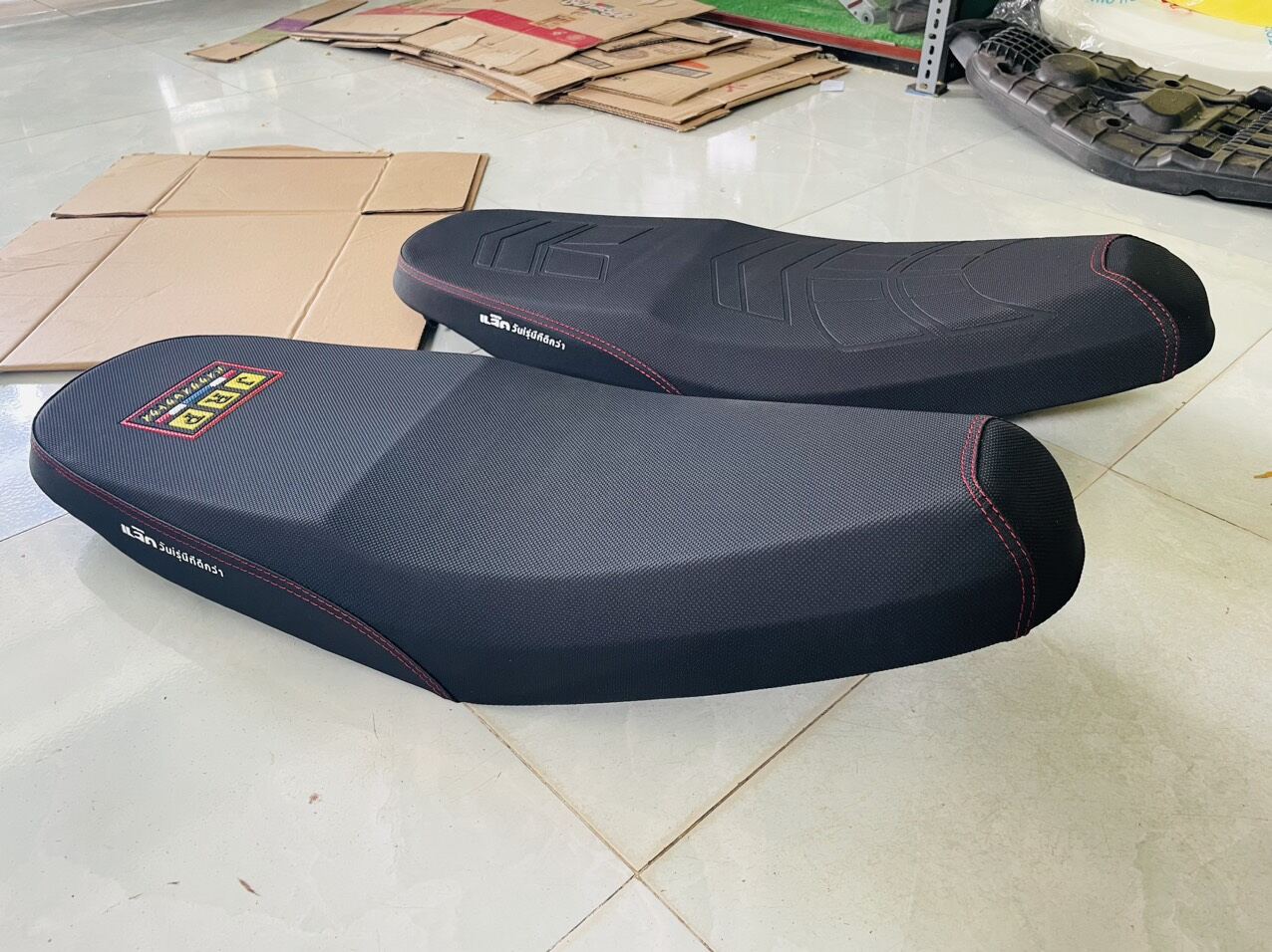 Yên 2 tầng Sirius 50-110 form mỏng da tem lửa, dio. Có lẻ Mút + da yên