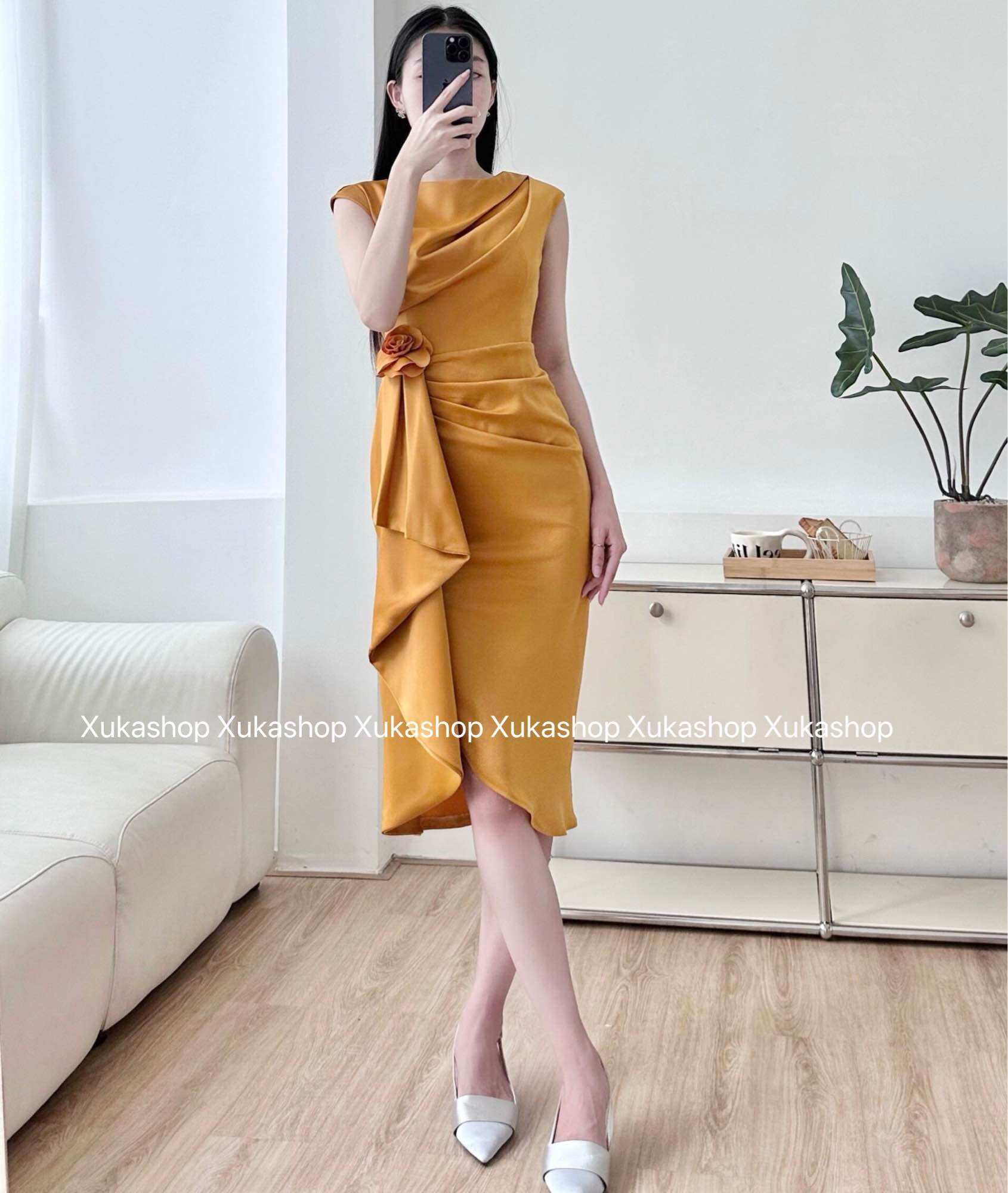 Đầm dự tiệc chất lụa xếp ly xẻ tà phối bèo sang chảnh