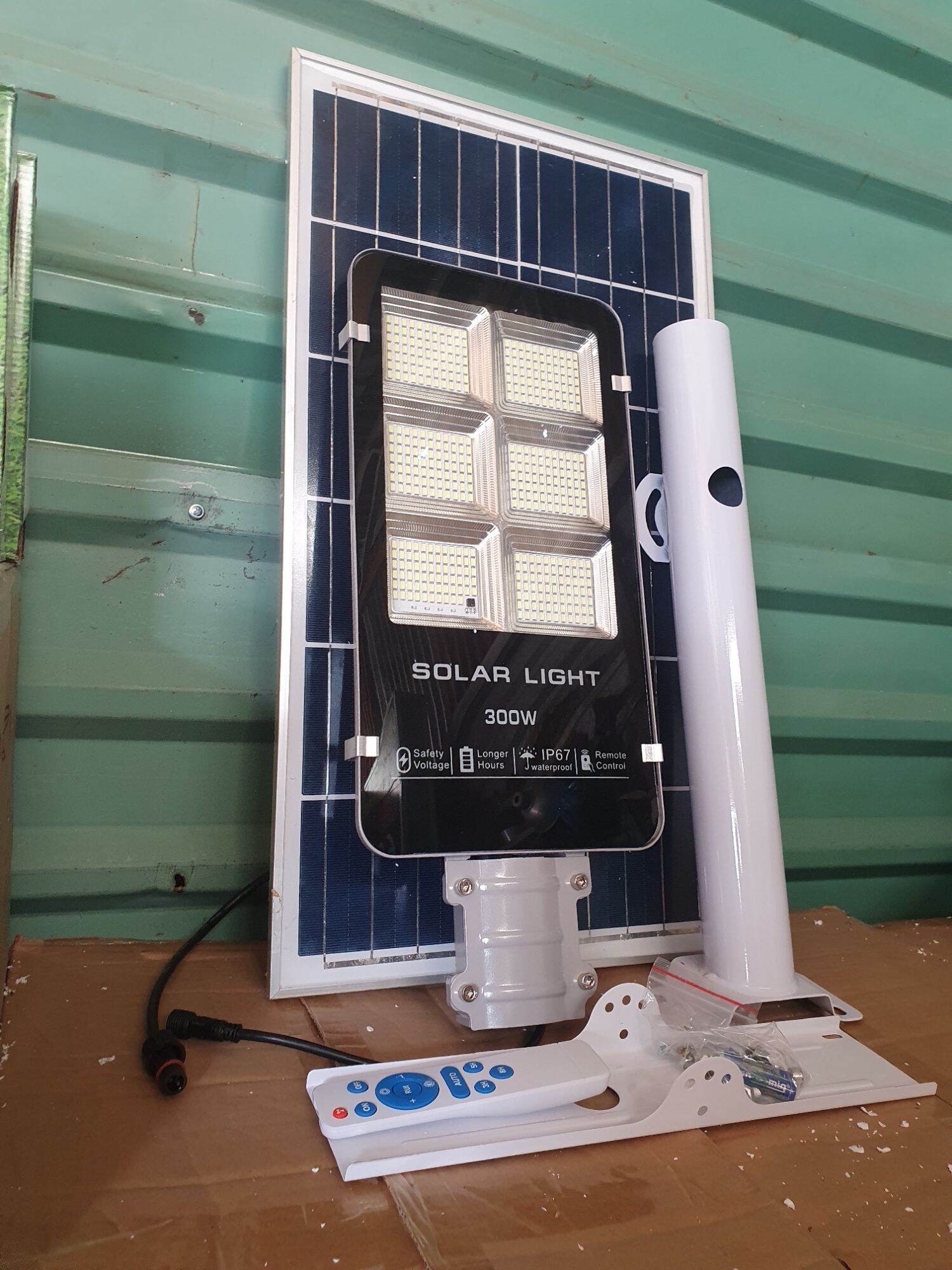 Đèn năng lượng mặt trời 300w