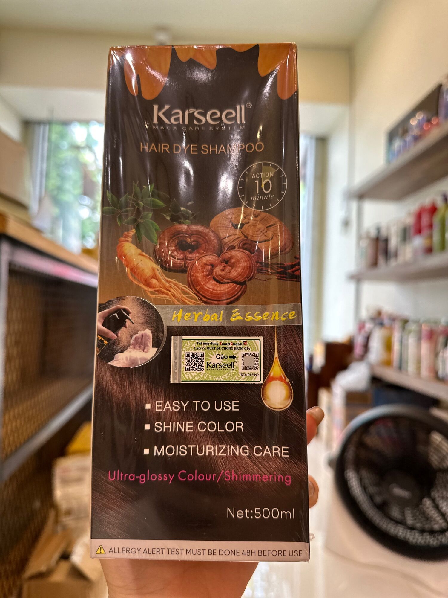 Dầu Gội Nhuộm Đen Tóc Thảo Dược Karseell – 500ml
