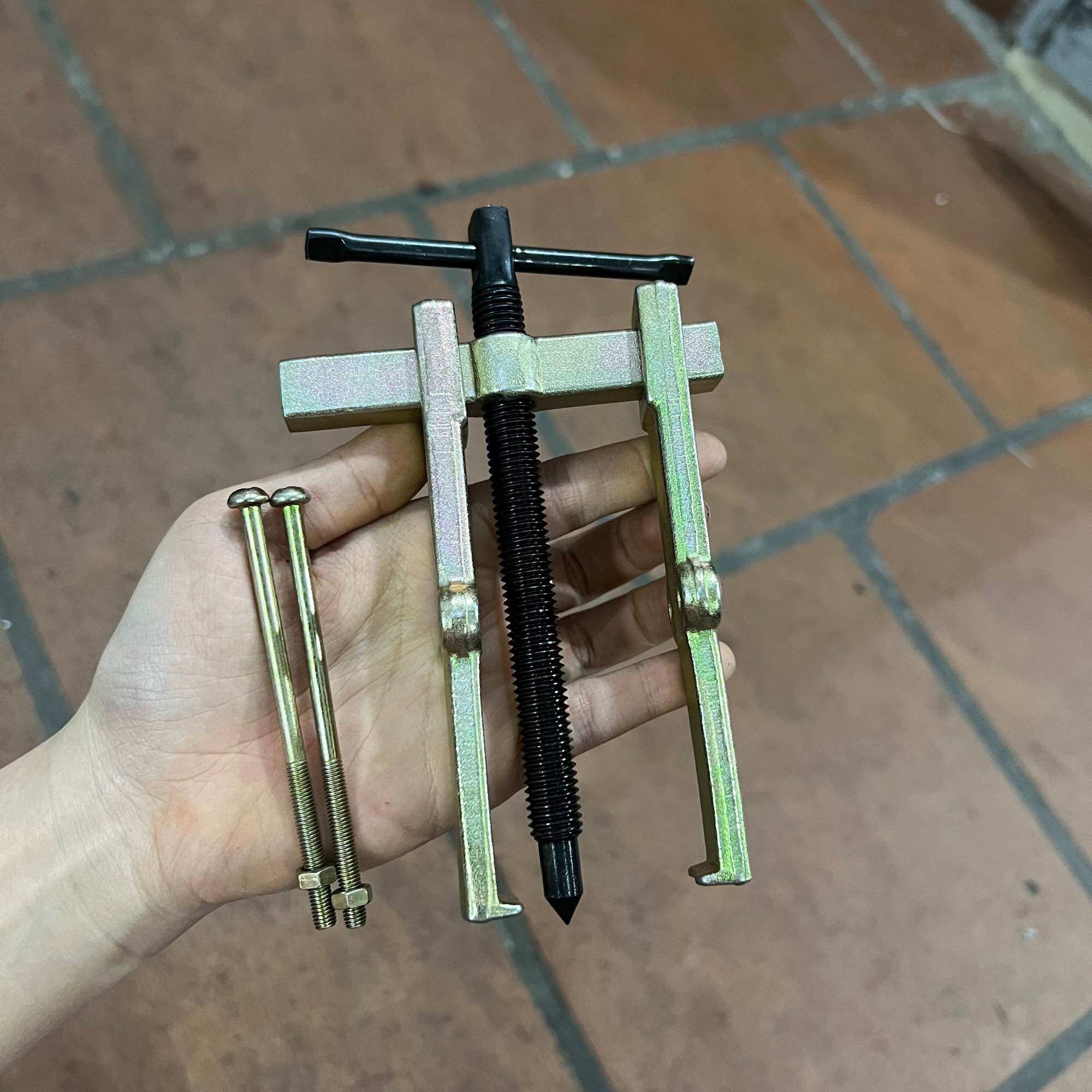 Vam cảo 2 càng 4inh 100mm