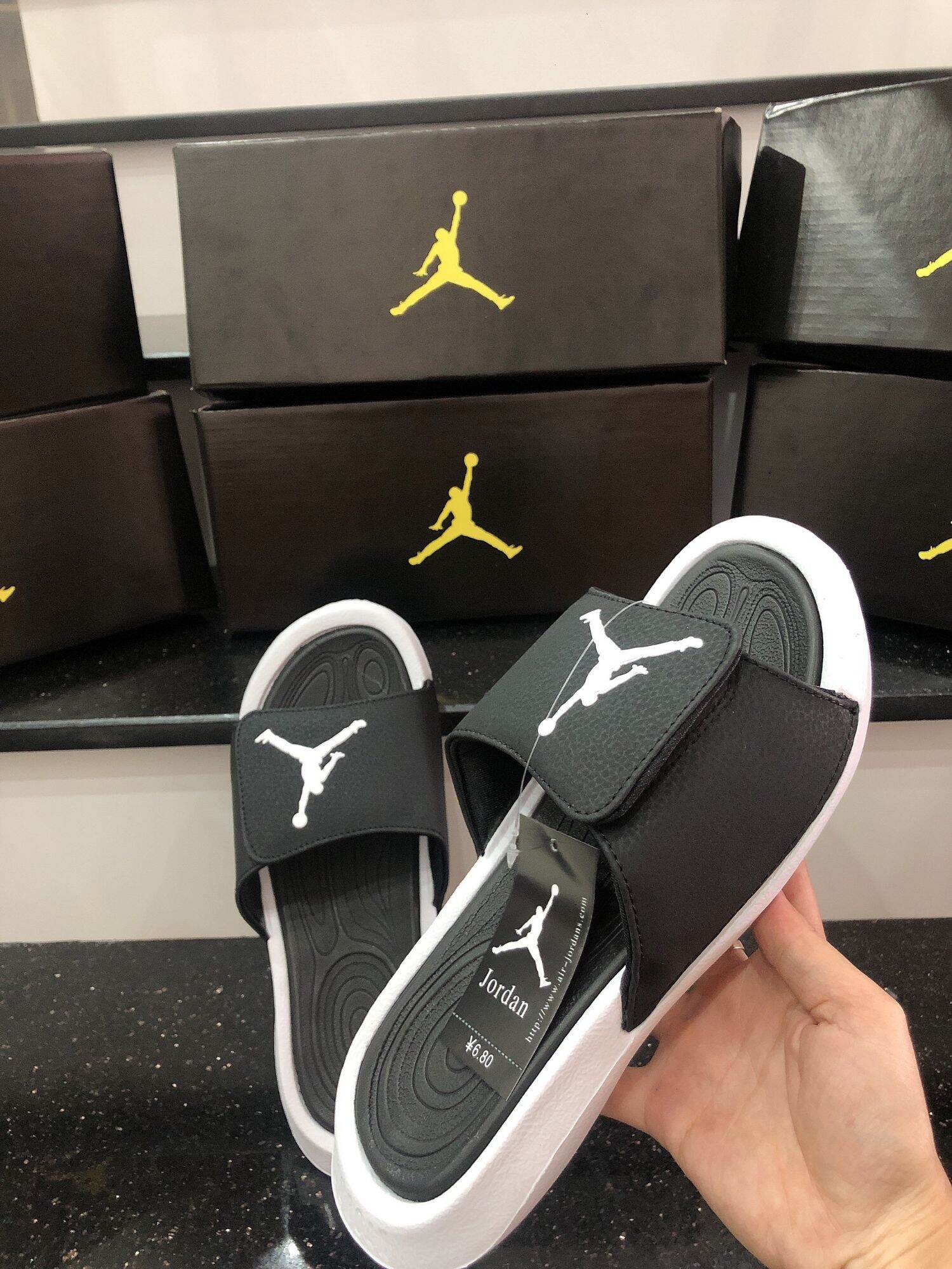 [HCM]Dép jordan Đen Trắng