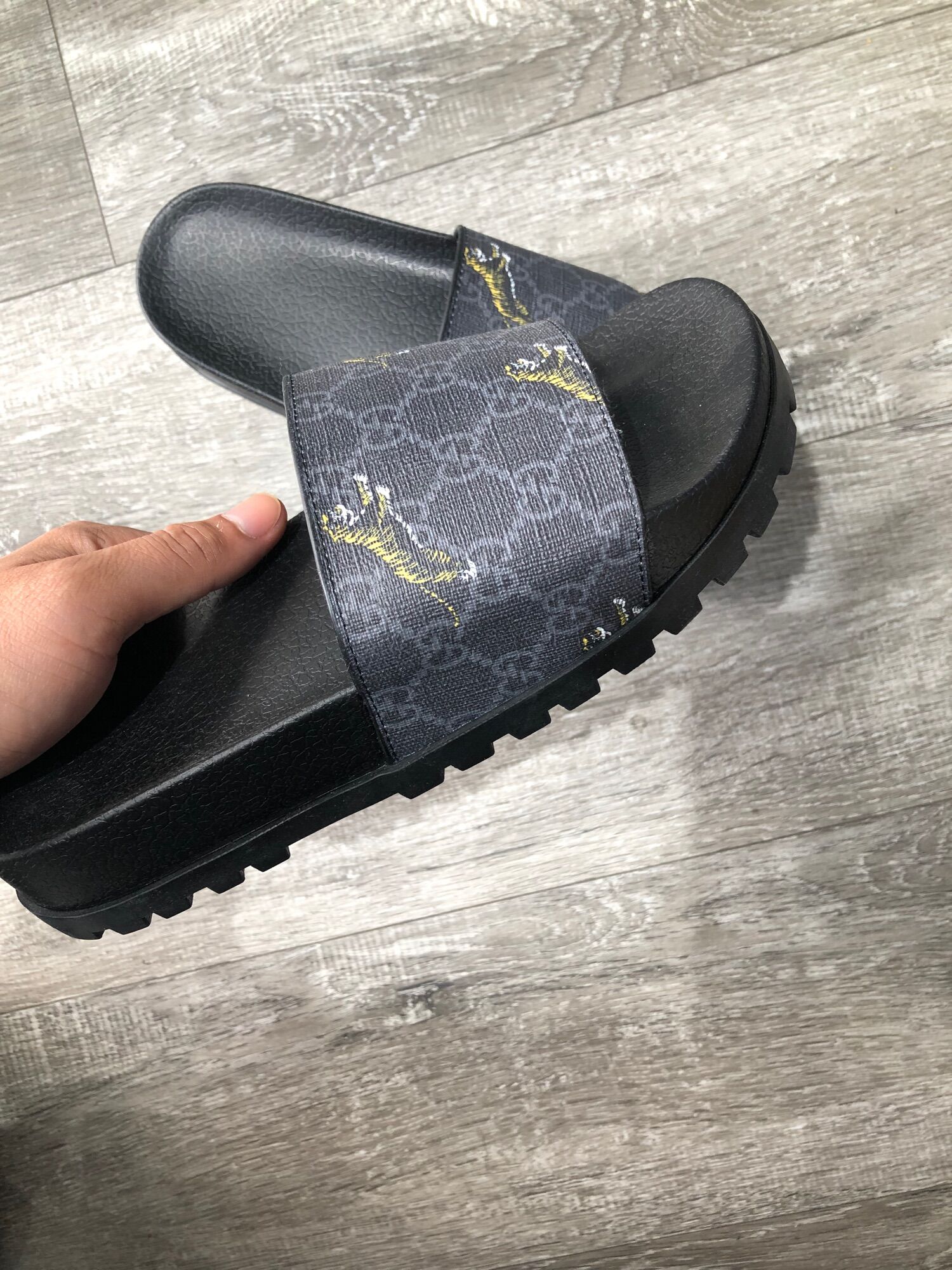 ♨️ HOT🔥Giày sneaker nam 𝕃𝕠𝕦𝕓𝕠𝕦𝕥𝕚𝕟 mũi đinh đen fullbox