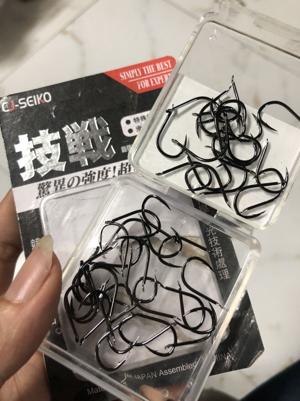 Lưỡi câu cá  CJ SEIKO thép đen có ngạnh
