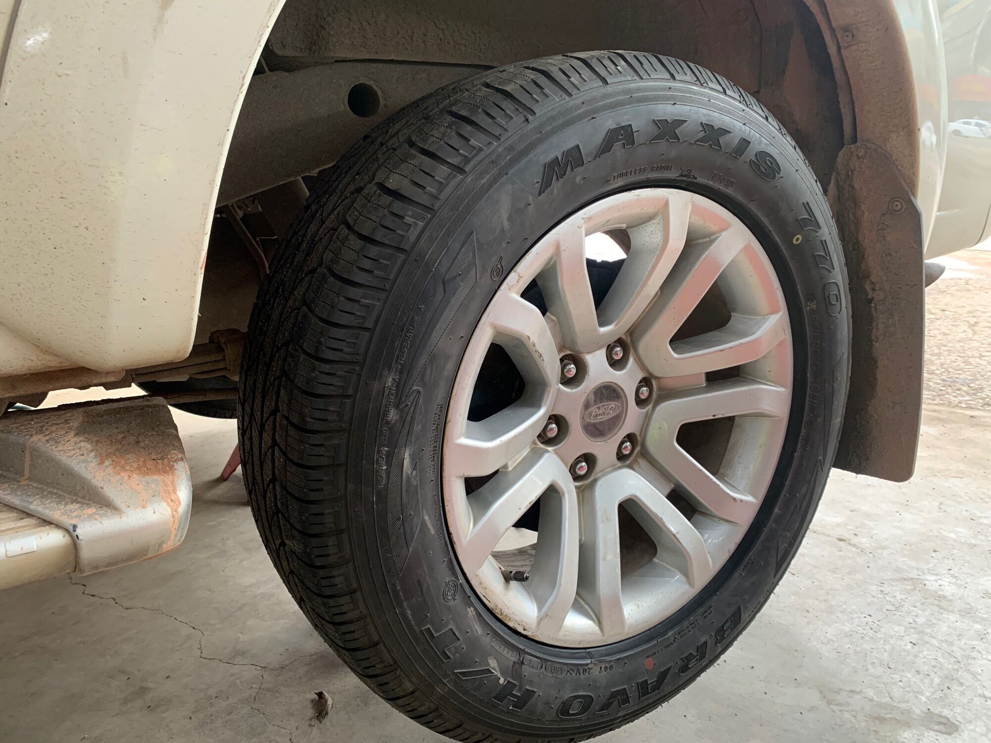 Lốp ô tô 255/60R18 Maxxis Thái Lan