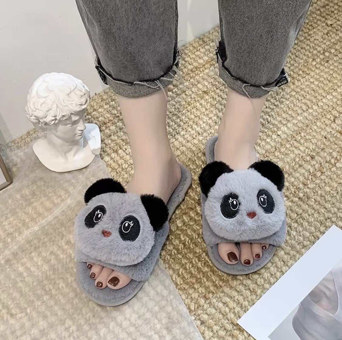 Dép lông mang trong nhà hoạ tiết gấu trúc