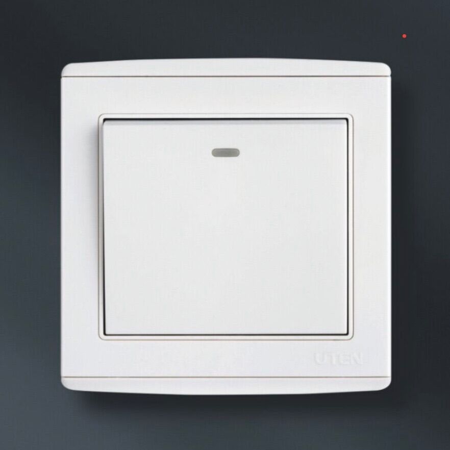 Công tắc ổ cắm Uten V4 màu trắng mặt vuông