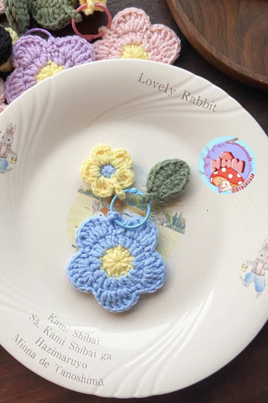 Móc khoá hình hoa bằng len handmade dễ thương