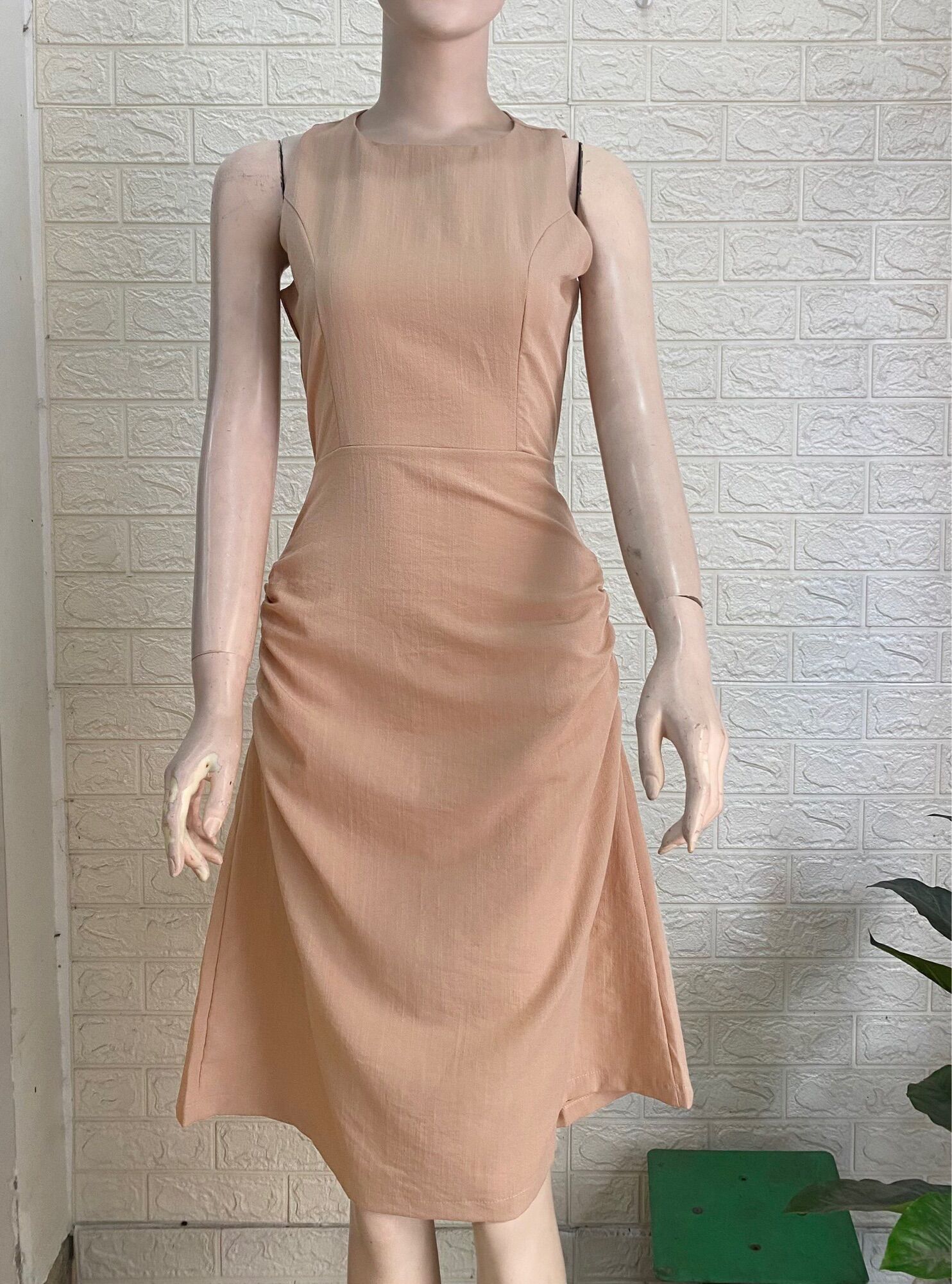 Đầm xoè cổ yếm túi nhún cách điệu
