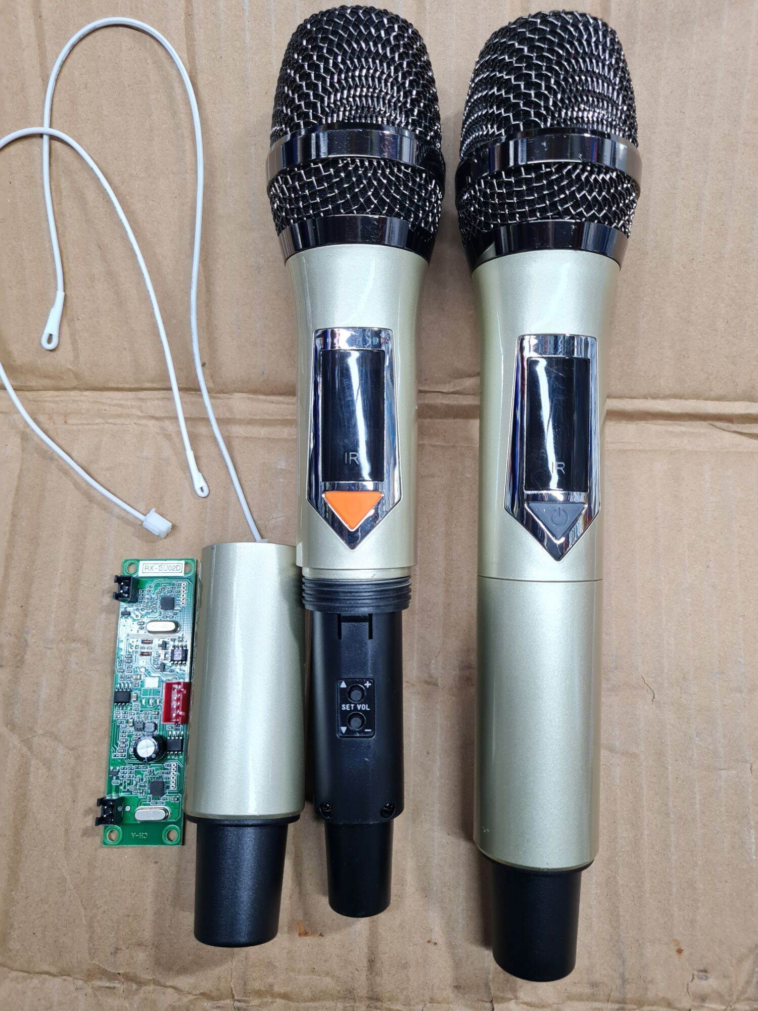 Micro không dây uhf có điều chỉnh tần số