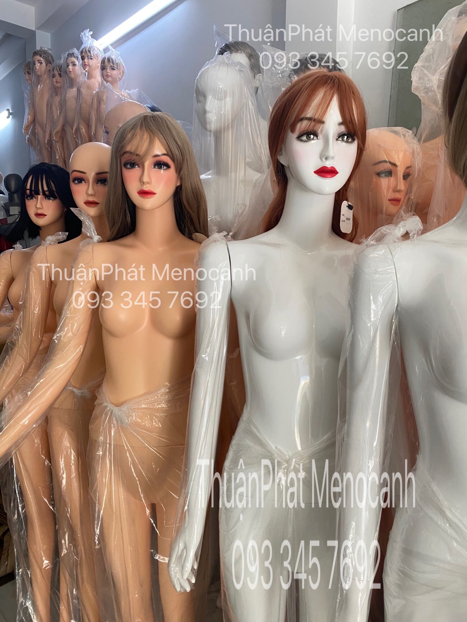Manocanh nữ tay cầm váy ( 0 kèm tóc)