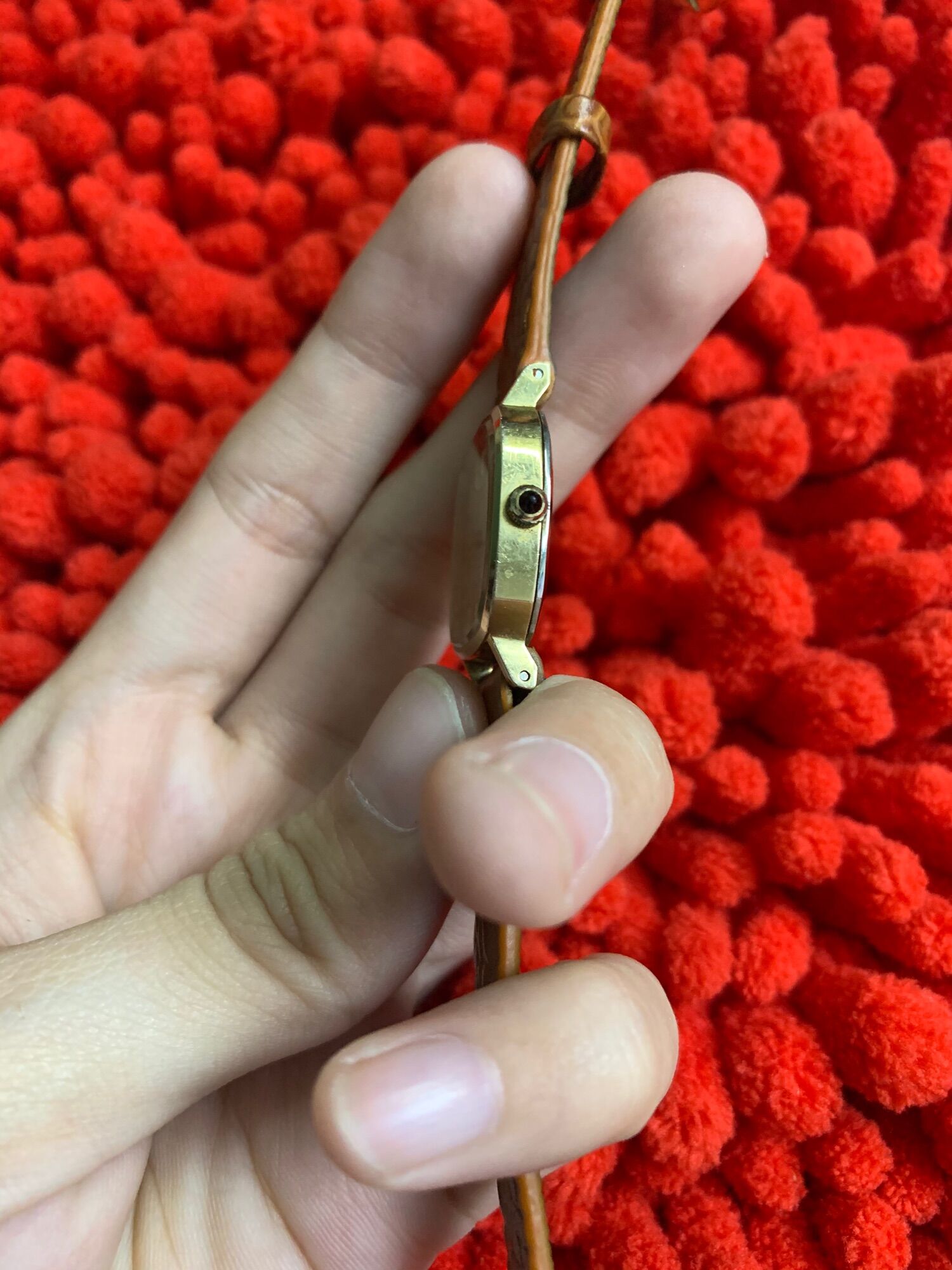 Đồng hồ nữ seiko máy mỏng lắc kê vàng hàng si