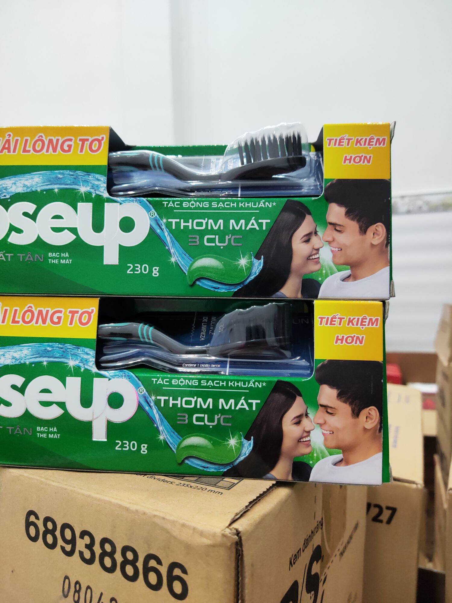 kem đánh răng closeup bạc hà (2 cây x230g)