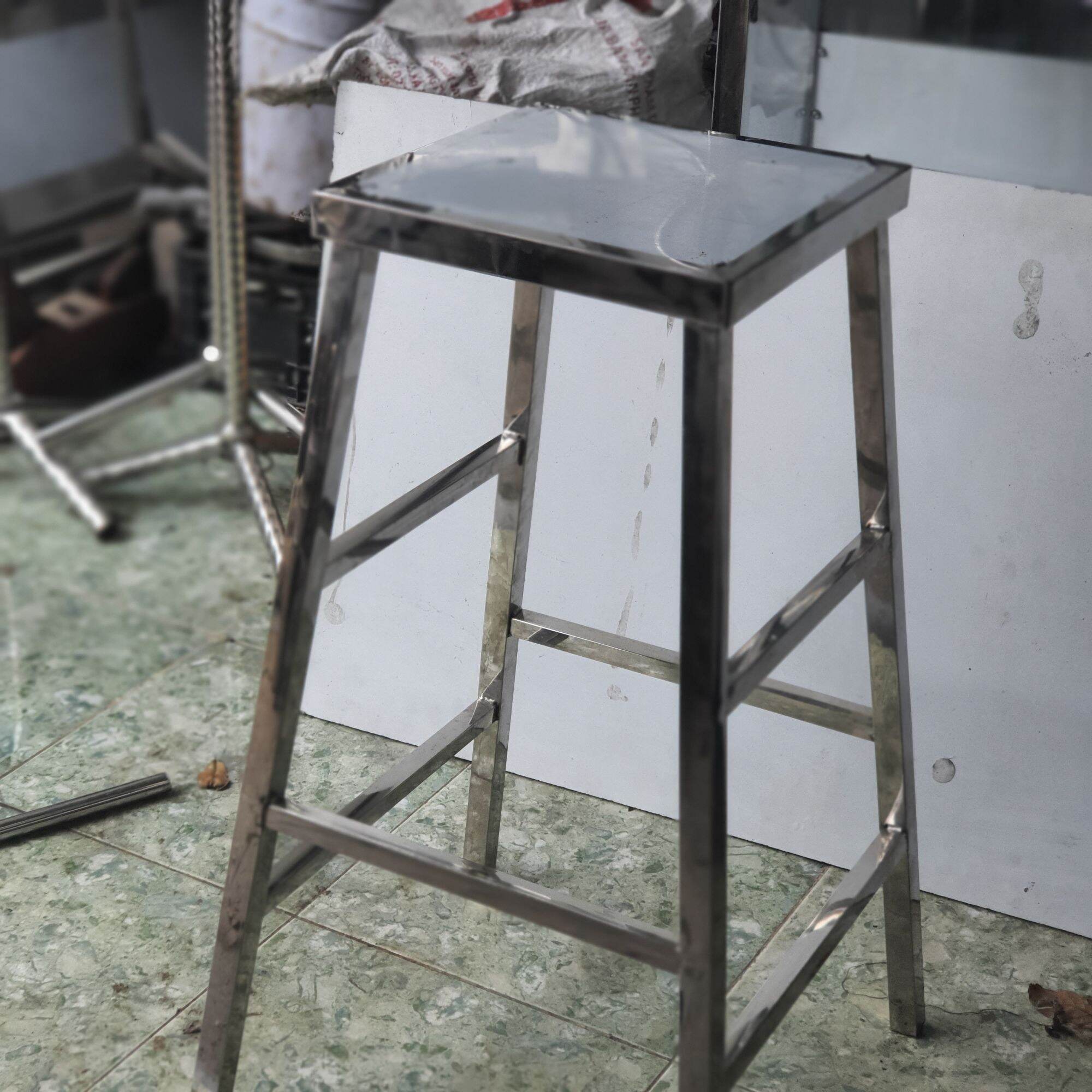 Ghế đốt nhang inox : hàng dày ,  ống vuông mặt vuông , nhiều kích thướt chiều cao khác nhau