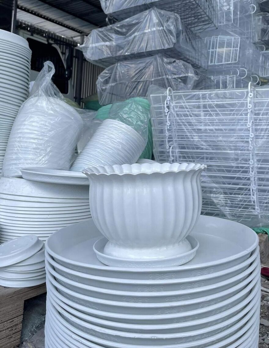 Chậu nhựa trồng cây (Chậu khía bầu)