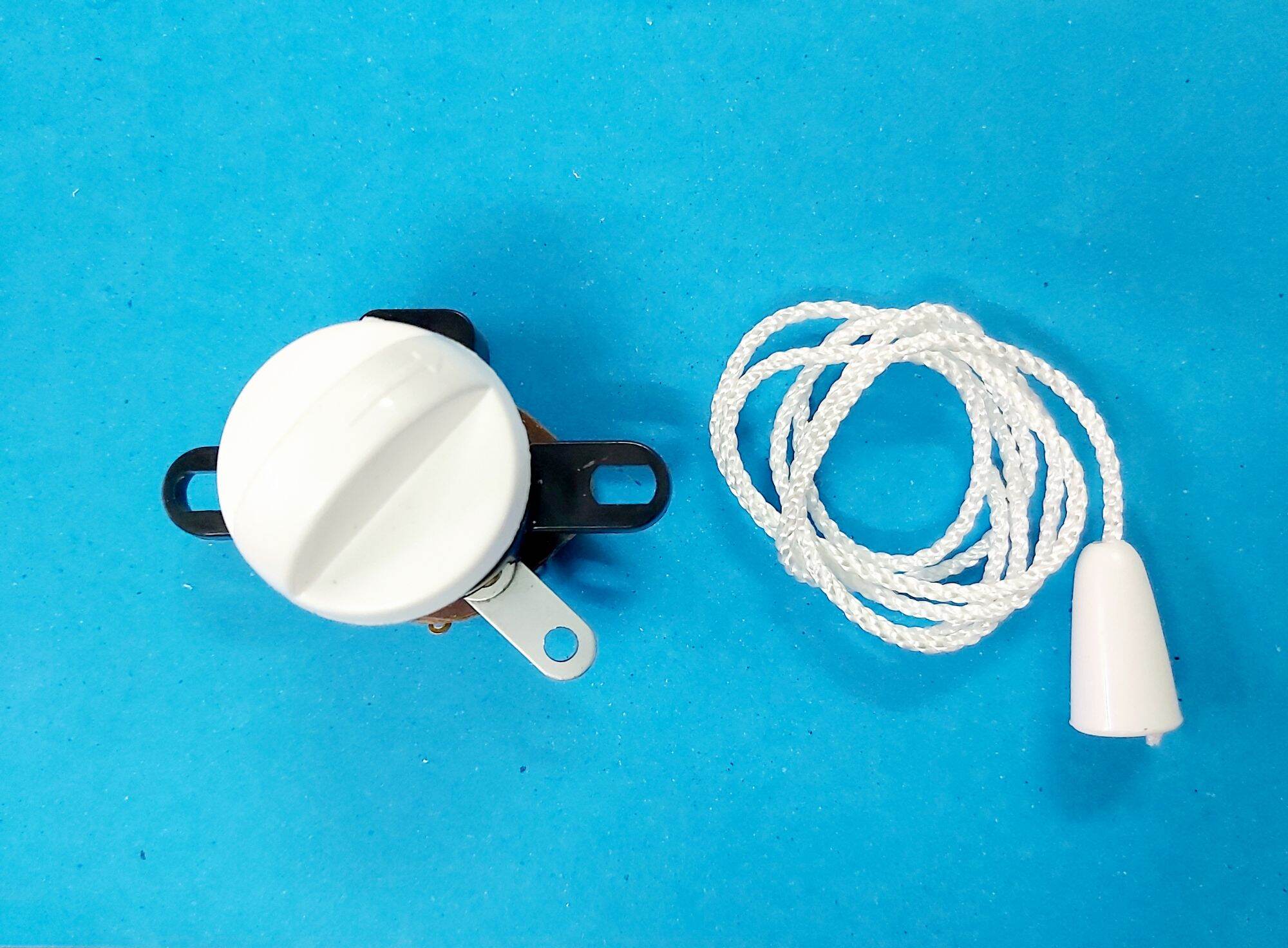 Công tắc quạt treo tường có dây giật