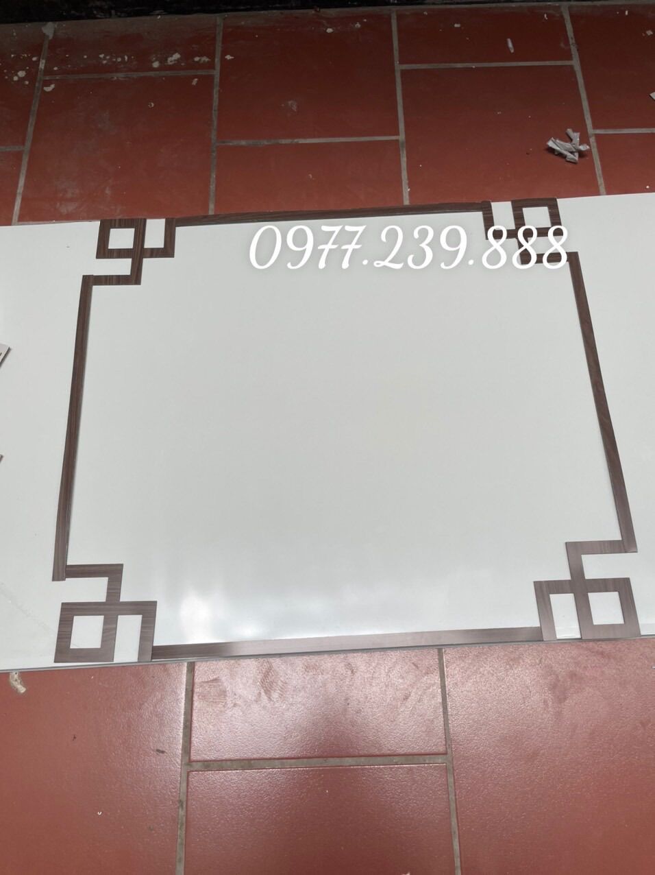 Viền trang trí bàn thờ bằng alu