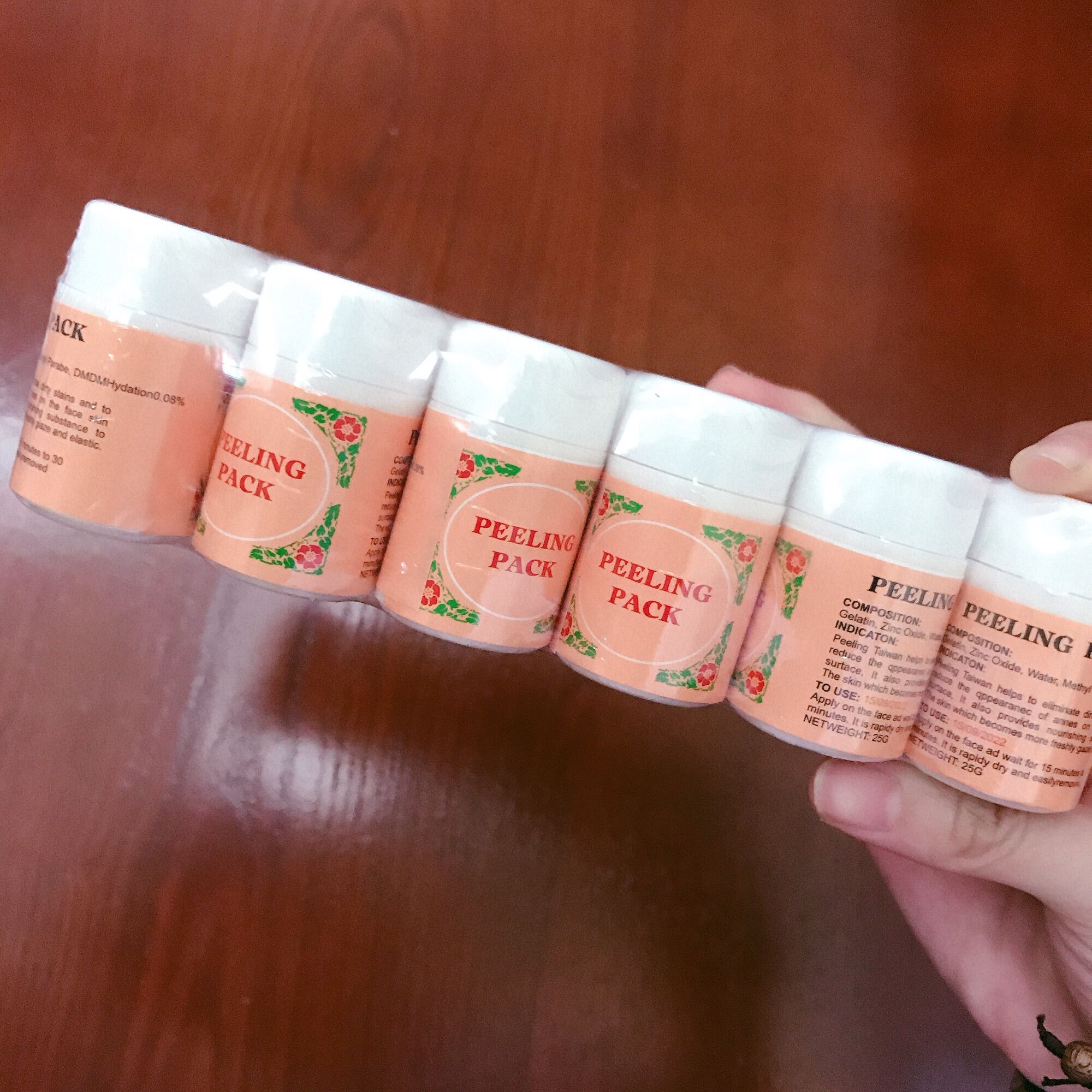 Gel lột mụn Đài Loan Peeling Pack dạng hũ
