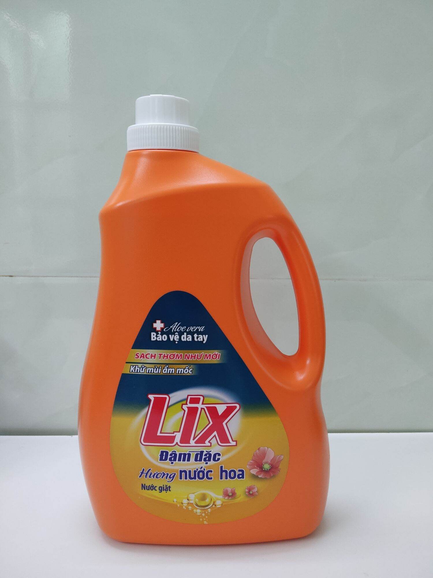 Nước giặt Lix đậm đặc hương hoa chai 3.6kg làm sạch cực nhanh vết bẩn NGH10 tăng gấp đôi sức mạnh giặt tẩy quần áo - Lixco Việt Nam
