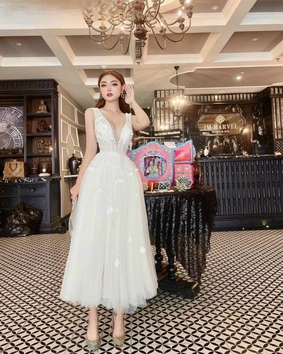 ĐẦM XÒE ĐÍNH HOA 3D KẾT ĐÁ