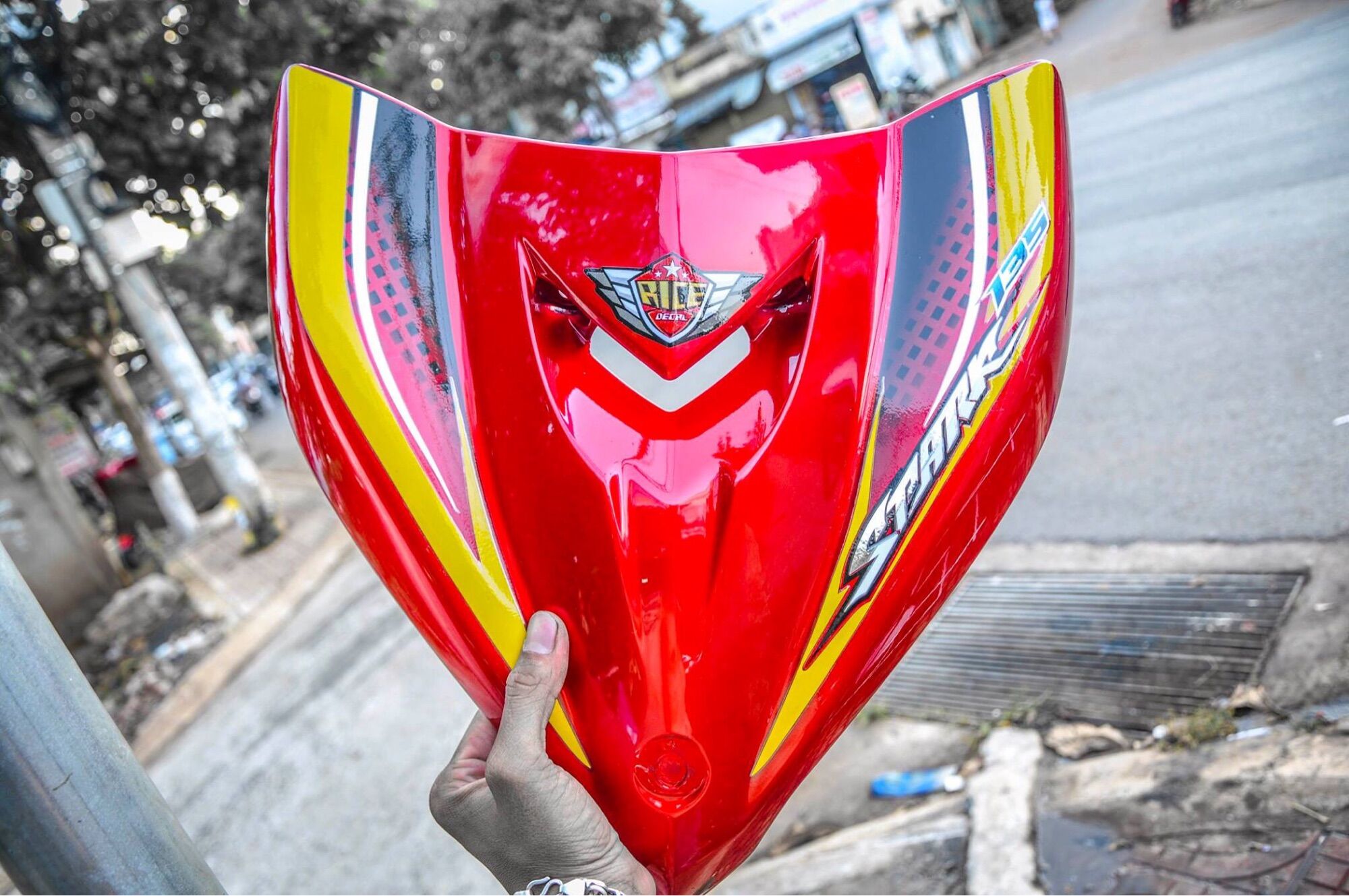 Tem exciter 135 đỏ candy đen tem chế