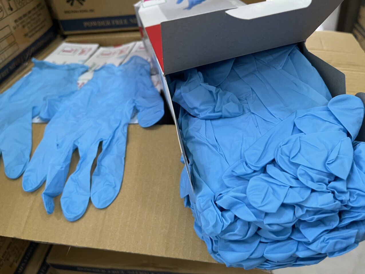 Găng tay y tế nitrile khám bệnh Vglove màu xanh size M và S - thung -10 hop , hop 100 cai