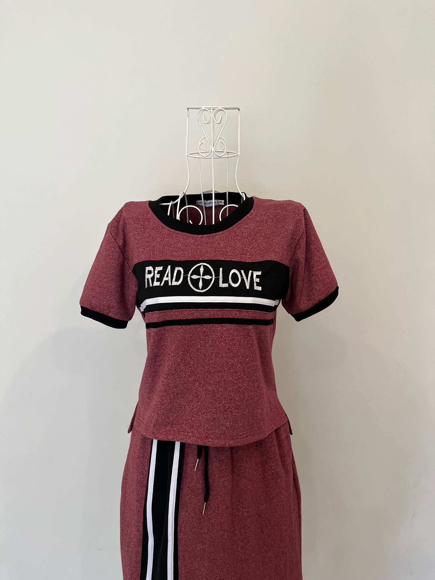 Set áo ngắn chân váy xẻ tà