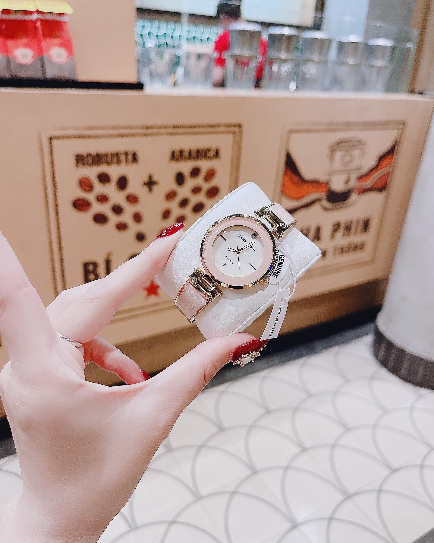 Đồng hồ nữ Anne Klein mặt khảm trai, size 34mm