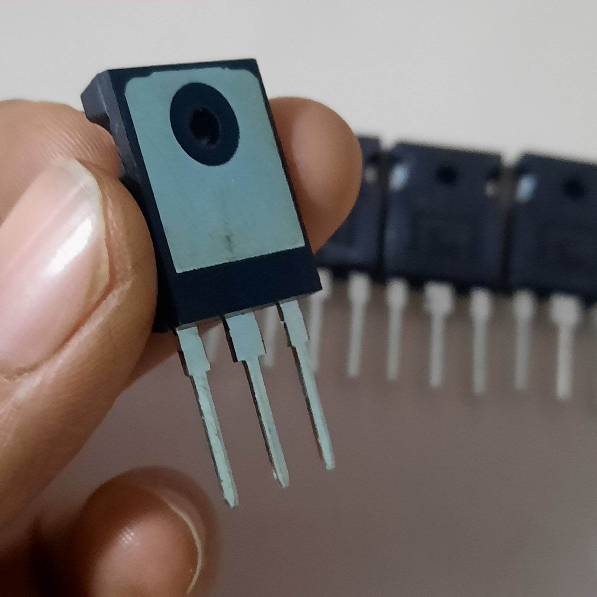 SCR 40TPS12A(55A-1200v), hàng mới lưng đồng
