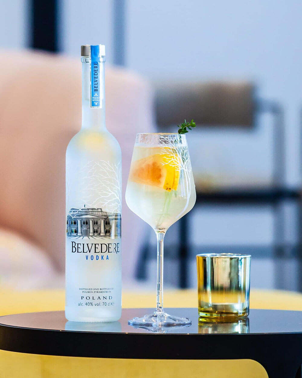 Vỏ chai ngoại thủy tinh Belvedere xuất xứ Nga dung tích 700ml cực đẹp.Chai Rỗng Không Có Chất Lỏng Bên Trong.