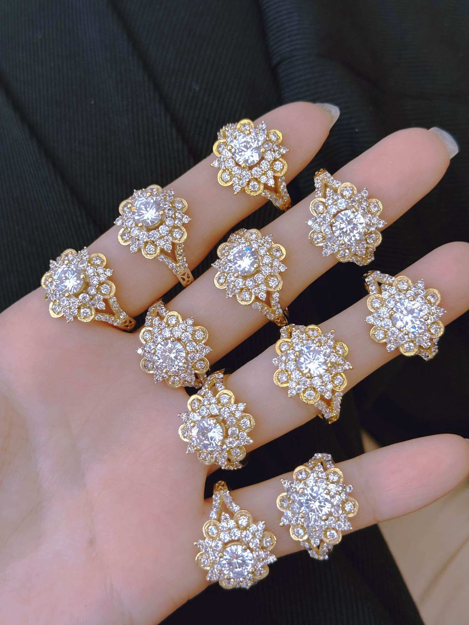 Nhẫn đồng hội hoa nhọn bền màu