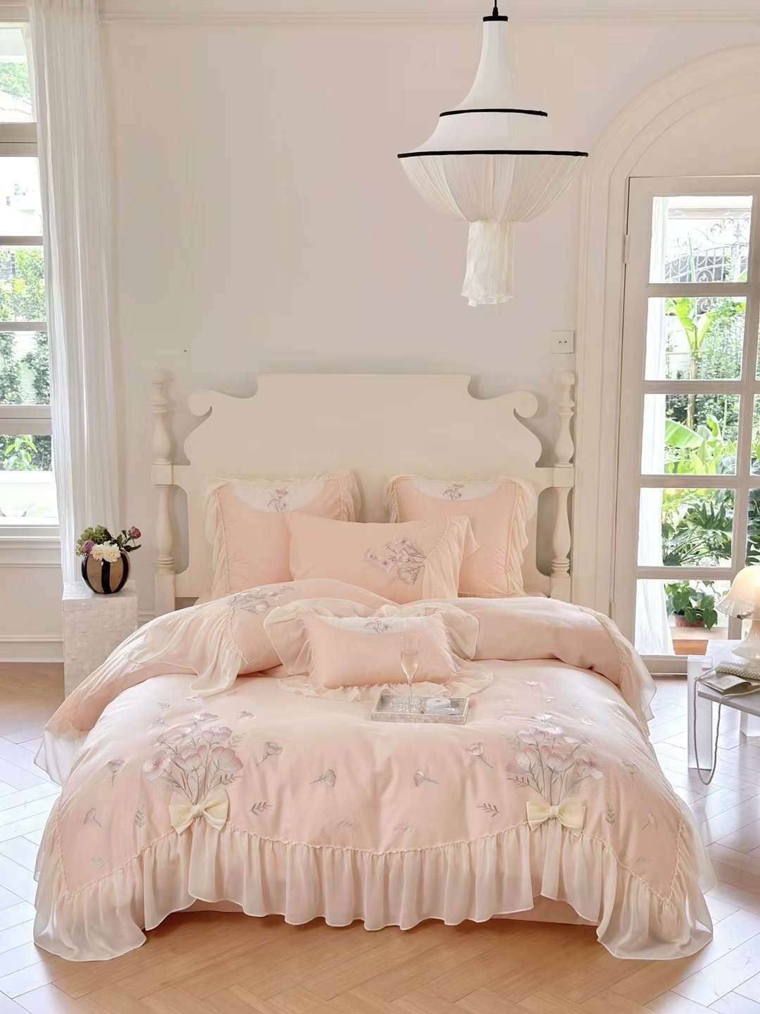 Bộ chăn ga gối lụa 100s thêu hoa ly trắng viền bèo cao cấp