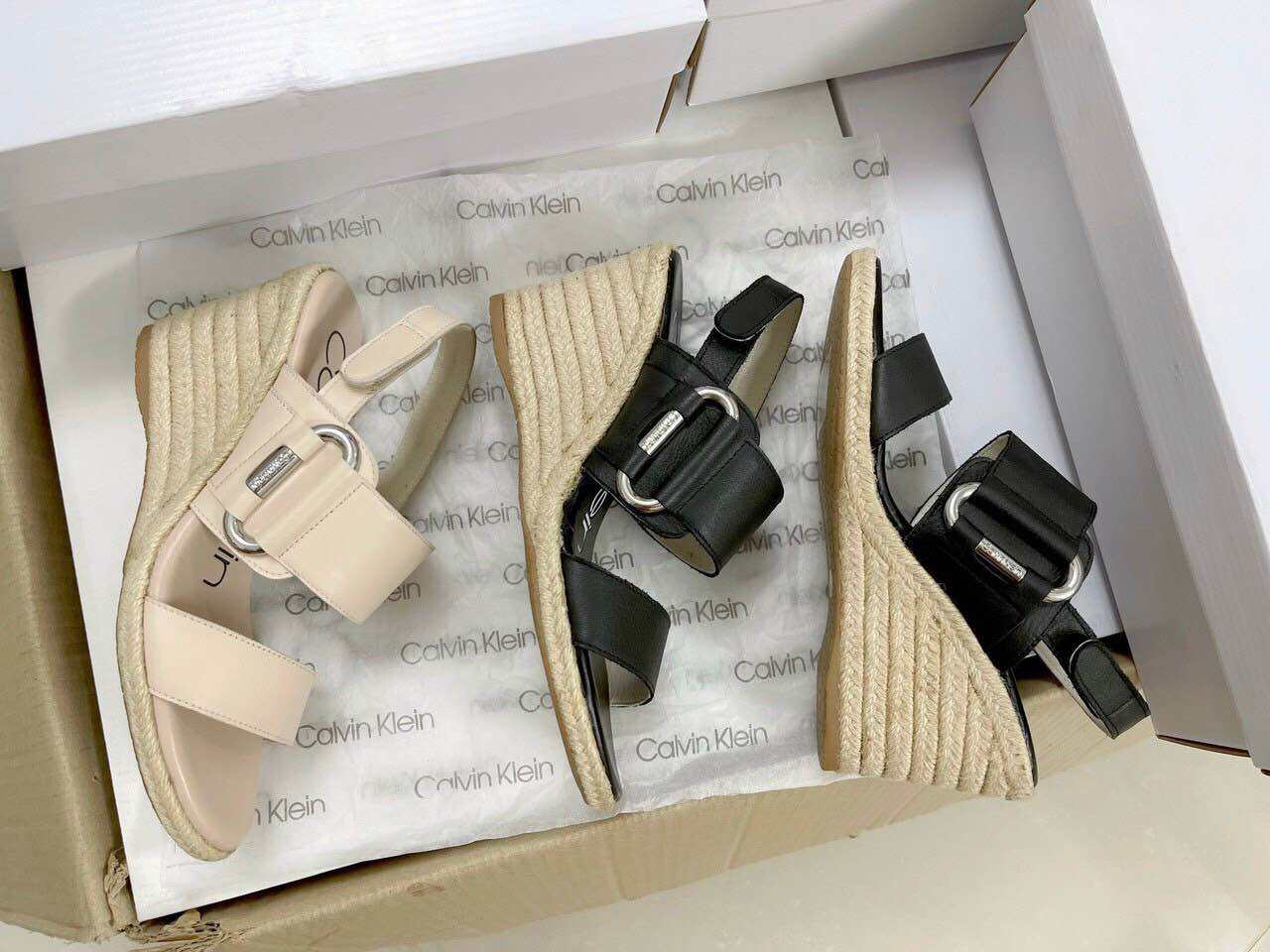 Sandal đế xuồng cói hiệu Calvin Klein