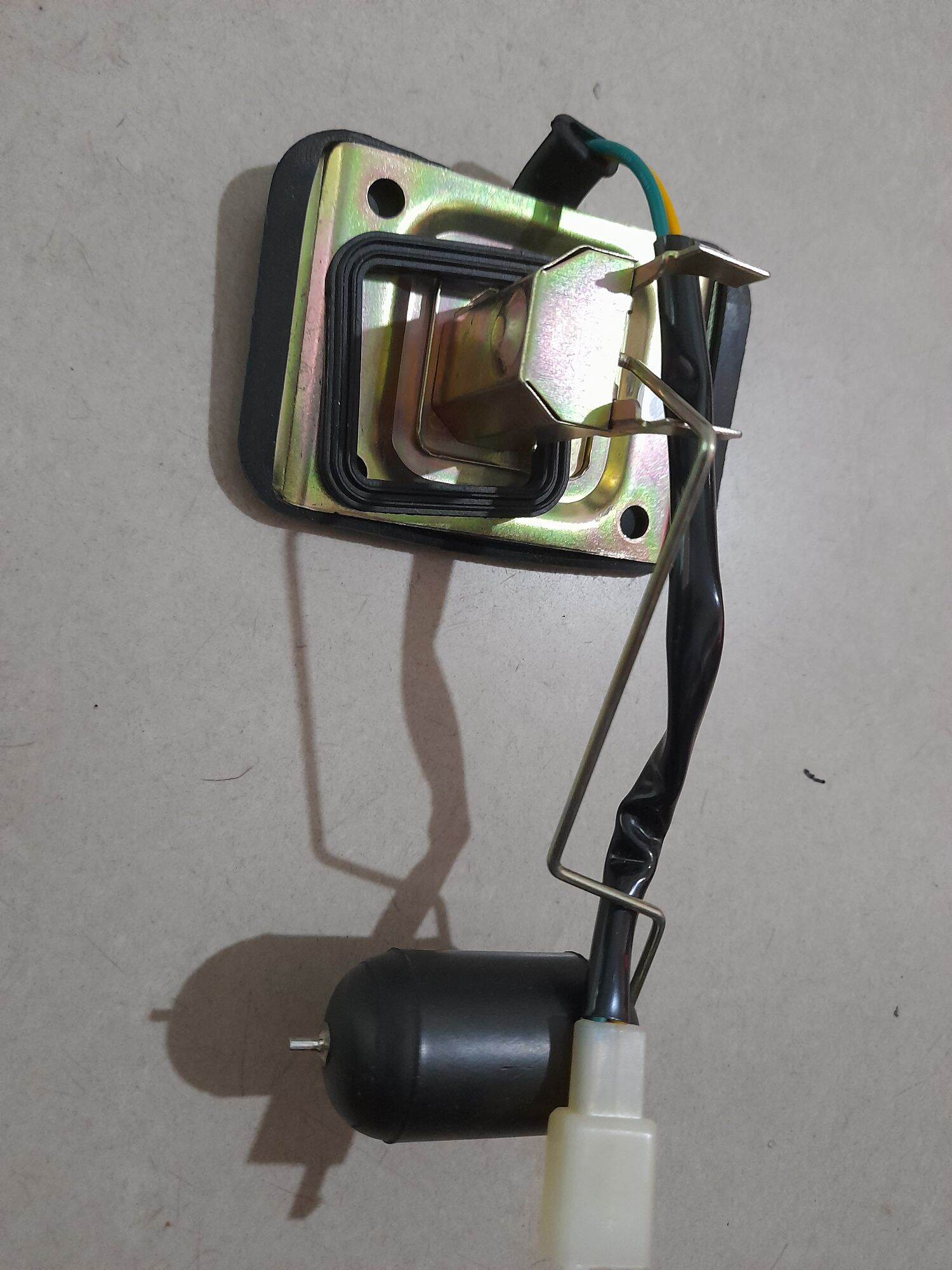 Báo xăng gắn cho xe Cúp 82 đến 86.