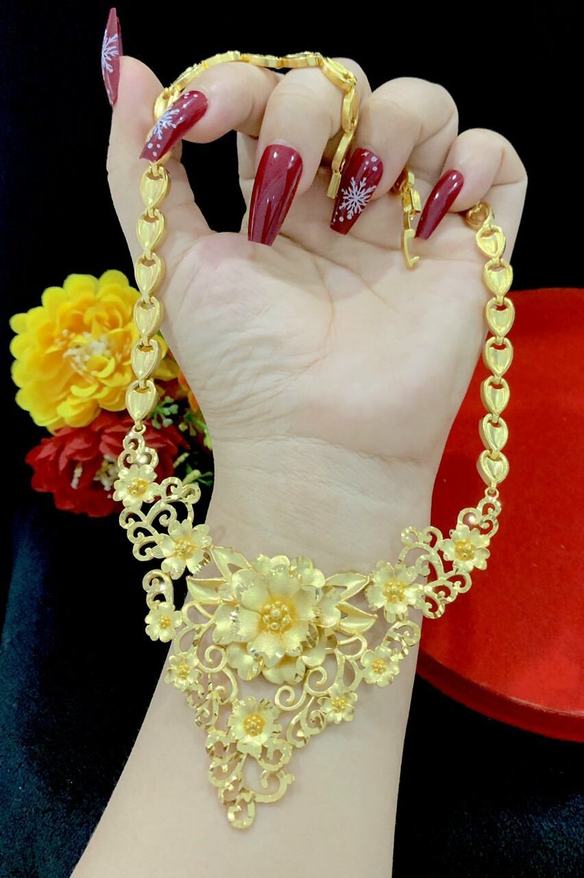dây chuyền cưới hoa mai mạ vàng 24k , giống 99% vàng thật 24k .. Thiết kế tinh xảo, đẹp, bền màu.