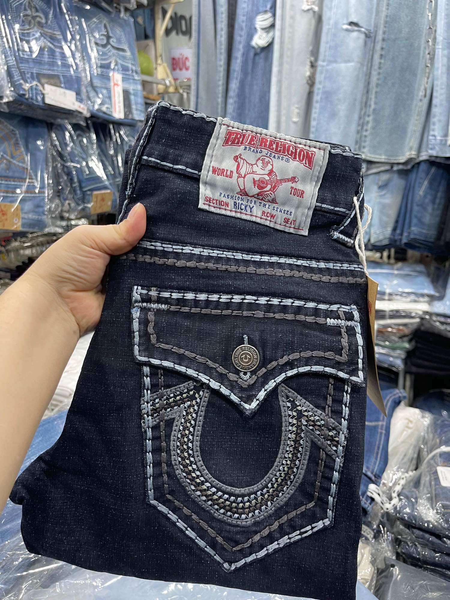 Quần jeans nam nắp túi chỉ nổi