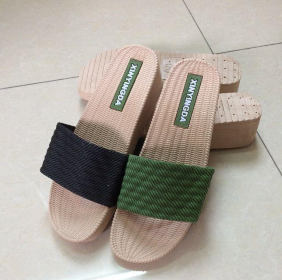 Dép dành cho bà , cho mẹ