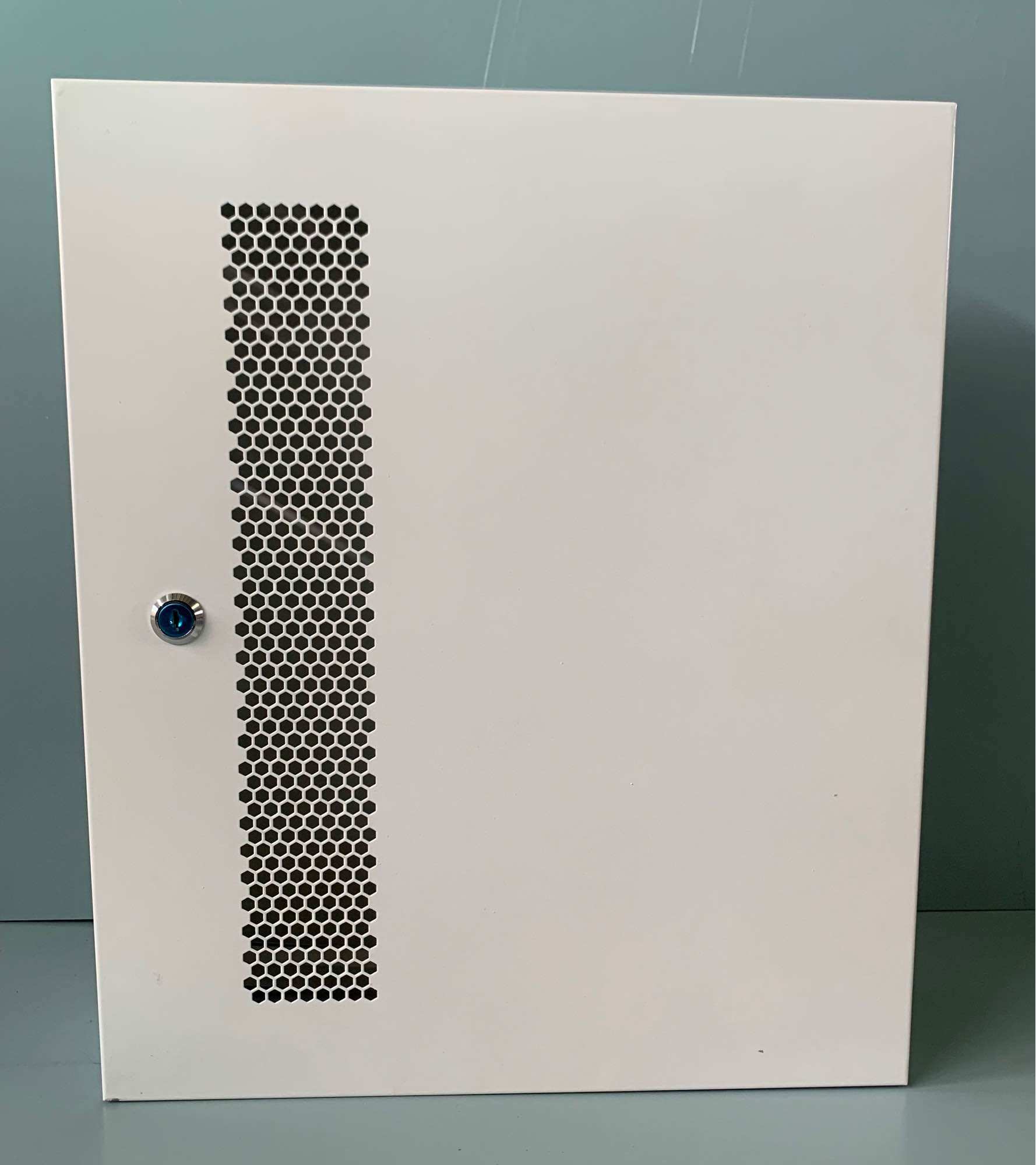 TỦ ĐỰNG ĐẦU GHI CAMERA KHÓA TRÒN.