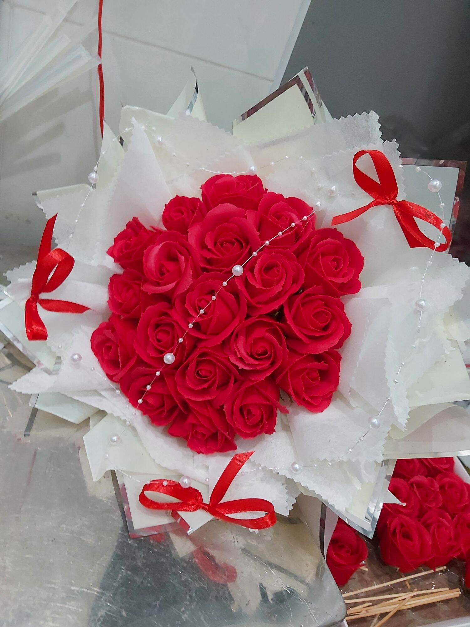 bo hoa 18 bông kiểu công chua