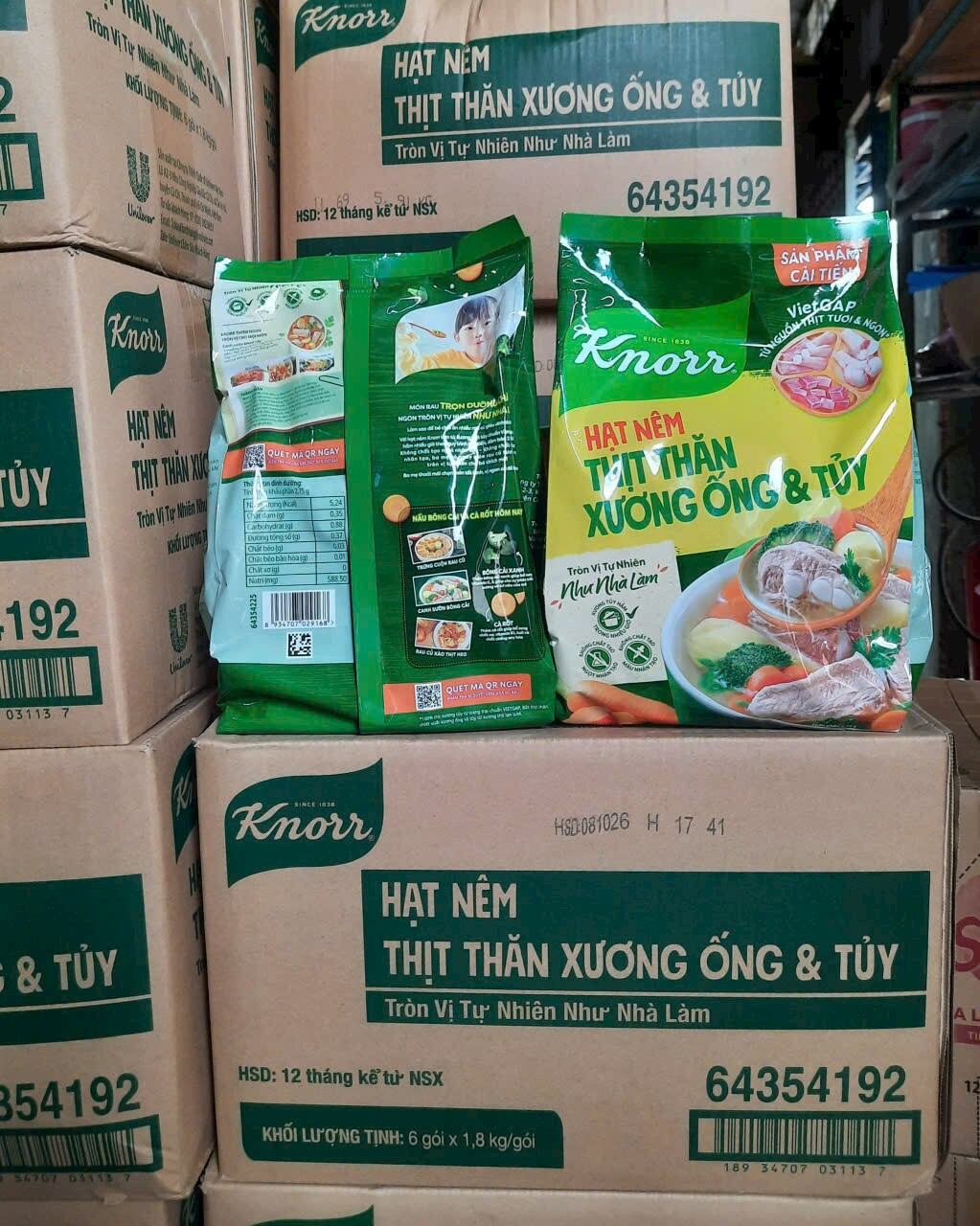 Hạt nêm Knorr túi 1.8kg làm từ thịt thăn xương ống và tủy cho món ngon trọn vị bữa cơm gia đình.