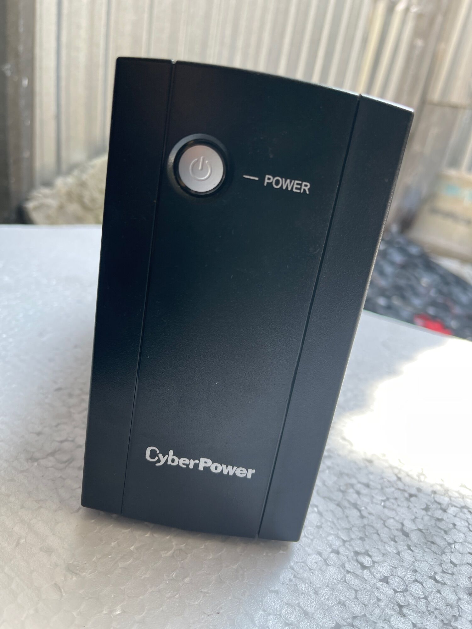 Bộ lưu điện ups cyberpower ut600e-as 600va hệ 12v chạy liên tục đến cạn bình