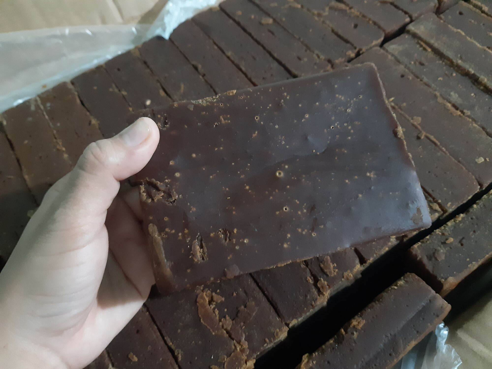 1 kg đường mía thô dạng thẻ 55k/kg