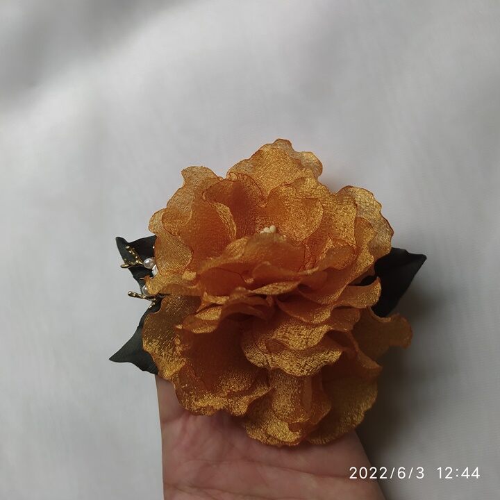 Hoa cài áo handmade Canto màu vàng
